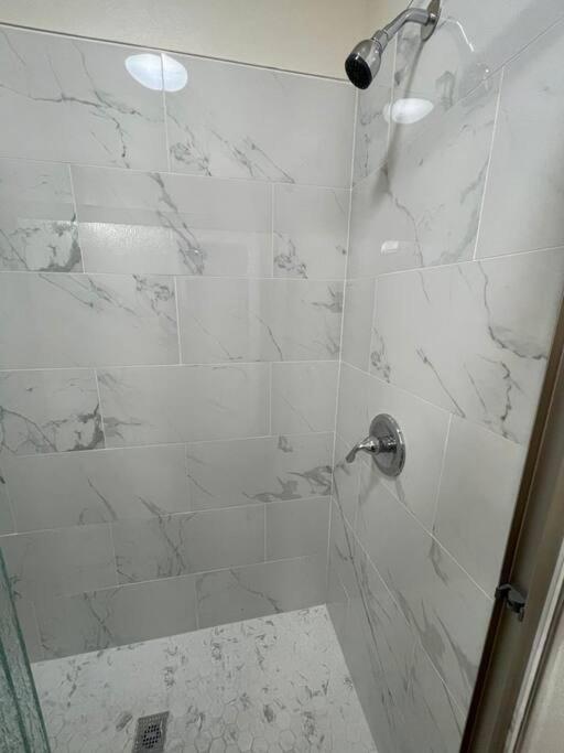 Brand New 2Br Cute Blue Led In North Fresno Apartment ภายนอก รูปภาพ