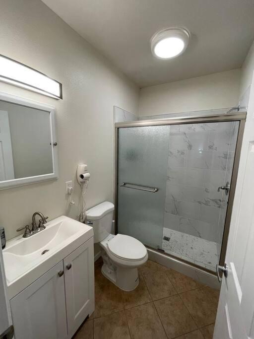 Brand New 2Br Cute Blue Led In North Fresno Apartment ภายนอก รูปภาพ