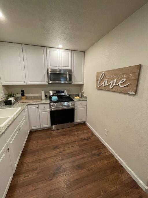 Brand New 2Br Cute Blue Led In North Fresno Apartment ภายนอก รูปภาพ