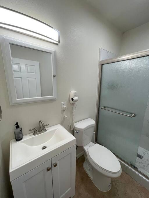 Brand New 2Br Cute Blue Led In North Fresno Apartment ภายนอก รูปภาพ