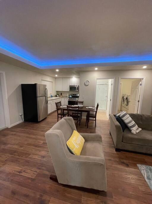 Brand New 2Br Cute Blue Led In North Fresno Apartment ภายนอก รูปภาพ