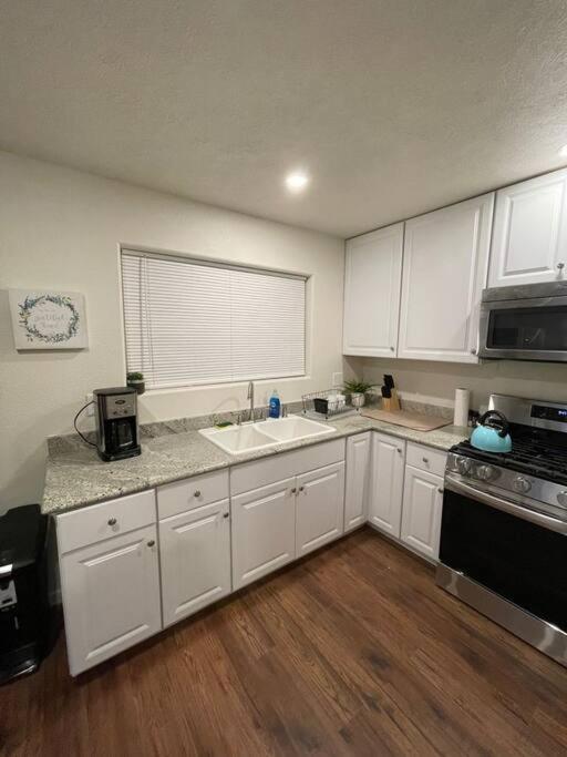 Brand New 2Br Cute Blue Led In North Fresno Apartment ภายนอก รูปภาพ